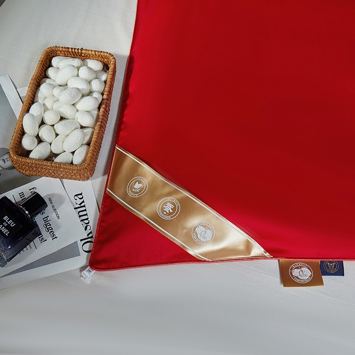 91家纺网 家纺一手货源 找家纺 群鹿蚕丝羽绒馆 【柞蚕丝填充可质检】2025新款长绒棉高支纯色蚕丝被可自由组合子母被 红