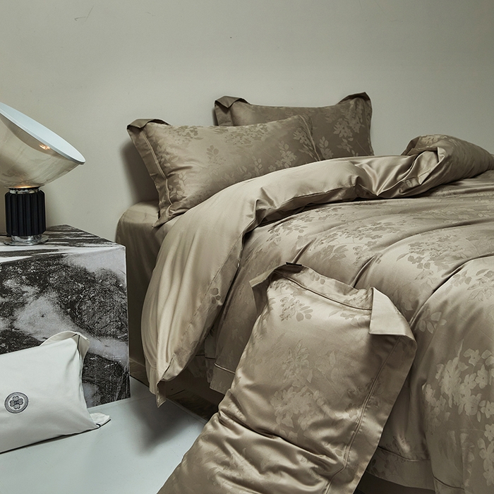 91家纺网 家纺一手货源 找家纺 （总）群鹿蚕丝羽绒馆 2025新款100%全棉高支高密100S花边埋绳四件套-爱丽斯系列