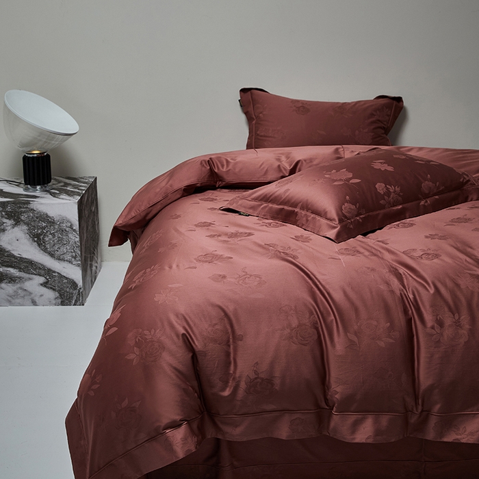 91家纺网 家纺一手货源 找家纺 群鹿蚕丝羽绒馆 2025新款100%全棉高支高密100S花边埋绳四件套-爱丽斯系列 爱丽丝 023欢颜