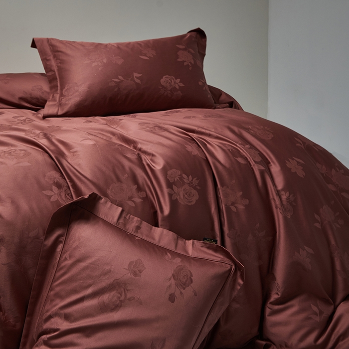 91家纺网 家纺一手货源 找家纺 群鹿蚕丝羽绒馆 2025新款100%全棉高支高密100S花边埋绳四件套-爱丽斯系列 爱丽丝 023欢颜