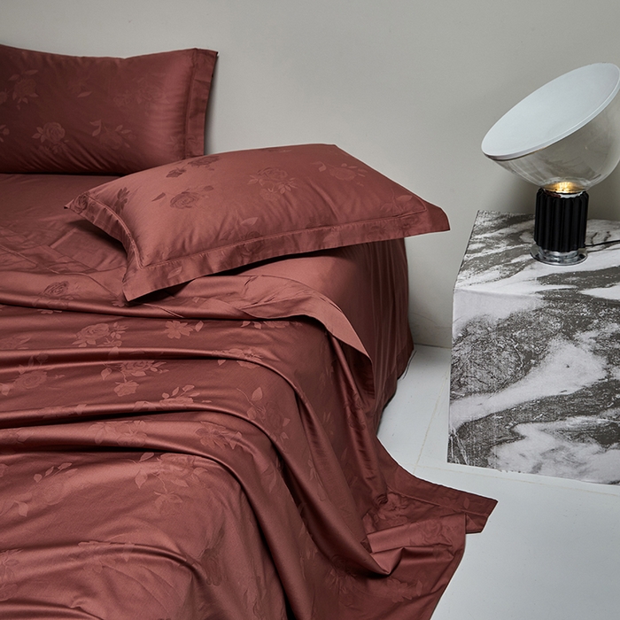 91家纺网 家纺一手货源 找家纺 群鹿蚕丝羽绒馆 2025新款100%全棉高支高密100S花边埋绳四件套-爱丽斯系列 爱丽丝 023欢颜