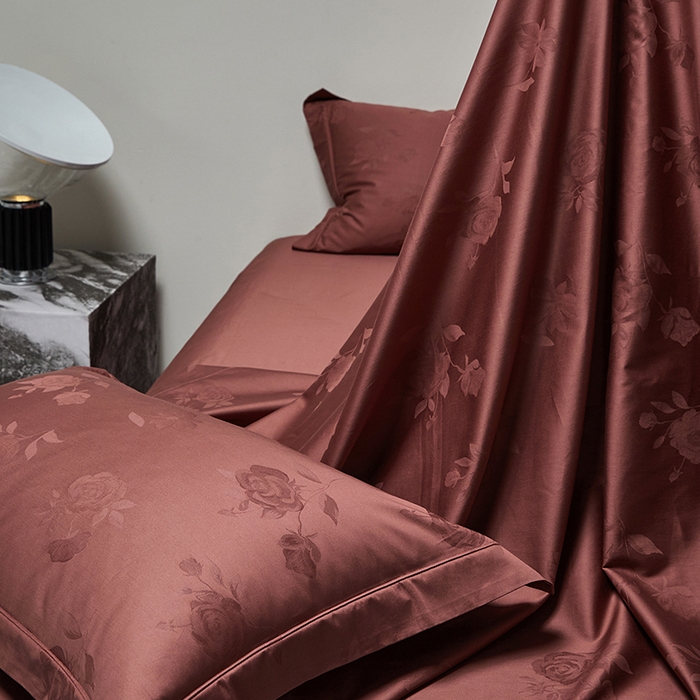 91家纺网 家纺一手货源 找家纺 群鹿蚕丝羽绒馆 2025新款100%全棉高支高密100S花边埋绳四件套-爱丽斯系列 爱丽丝 023欢颜