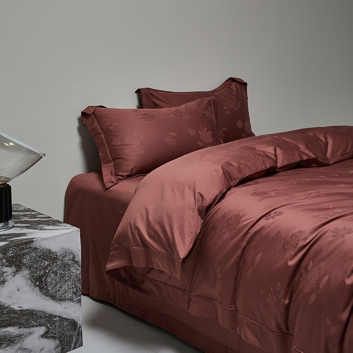 91家纺网 家纺一手货源 找家纺 群鹿蚕丝羽绒馆 2025新款100%全棉高支高密100S花边埋绳四件套-爱丽斯系列 爱丽丝 023欢颜