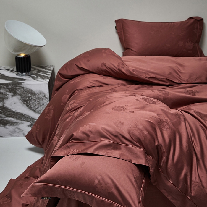 91家纺网 家纺一手货源 找家纺 群鹿蚕丝羽绒馆 2025新款100%全棉高支高密100S花边埋绳四件套-爱丽斯系列 爱丽丝 023欢颜