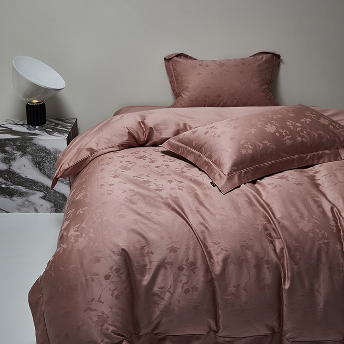 91家纺网 家纺一手货源 找家纺 群鹿蚕丝羽绒馆 2025新款100%全棉高支高密100S花边埋绳四件套-爱丽斯系列 爱丽丝 074相守