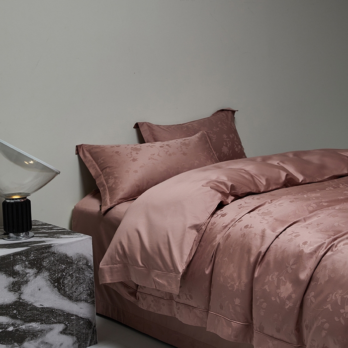 91家纺网 家纺一手货源 找家纺 群鹿蚕丝羽绒馆 2025新款100%全棉高支高密100S花边埋绳四件套-爱丽斯系列 爱丽丝 074相守