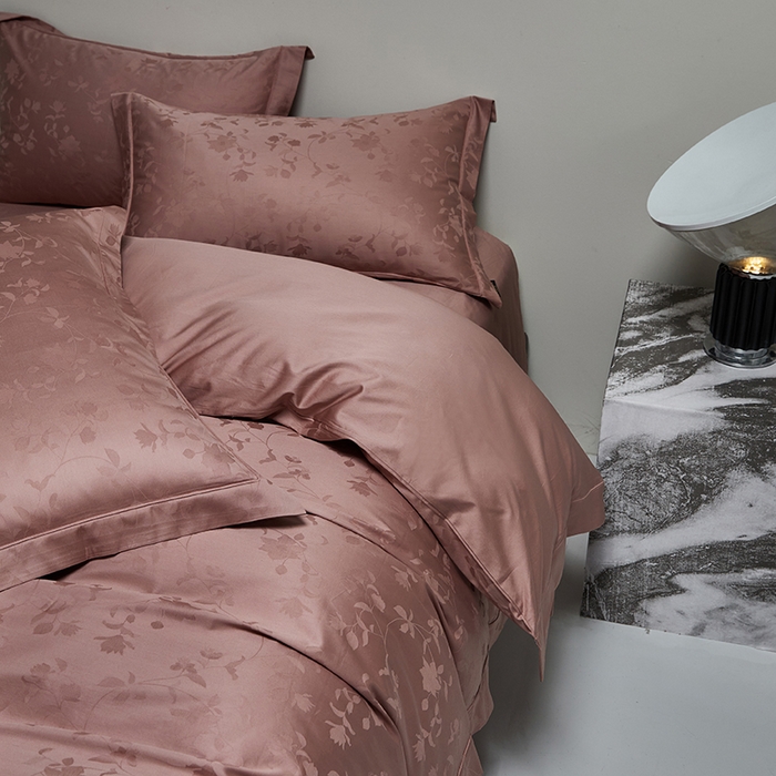 91家纺网 家纺一手货源 找家纺 群鹿蚕丝羽绒馆 2025新款100%全棉高支高密100S花边埋绳四件套-爱丽斯系列 爱丽丝 074相守