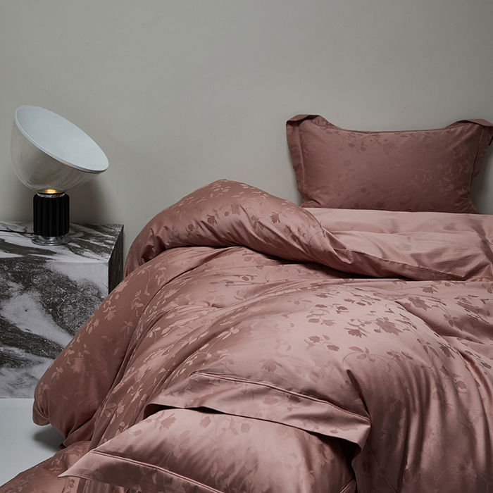 91家纺网 家纺一手货源 找家纺 群鹿蚕丝羽绒馆 2025新款100%全棉高支高密100S花边埋绳四件套-爱丽斯系列 爱丽丝 074相守