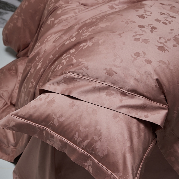 91家纺网 家纺一手货源 找家纺 群鹿蚕丝羽绒馆 2025新款100%全棉高支高密100S花边埋绳四件套-爱丽斯系列 爱丽丝 074相守