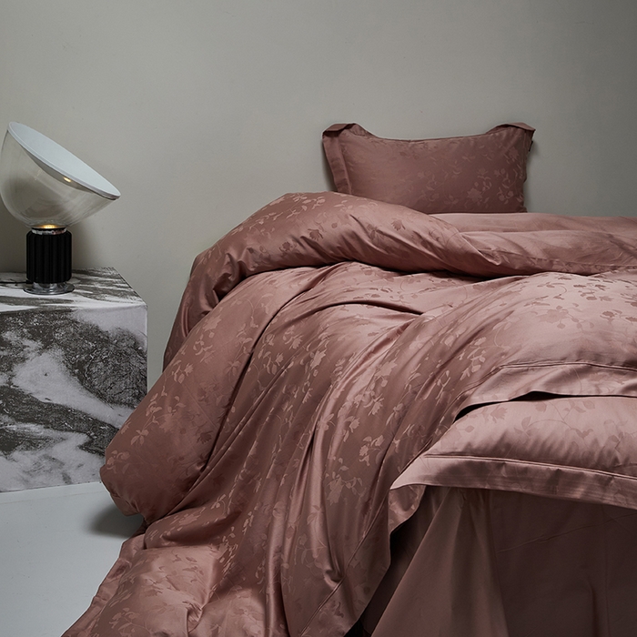 91家纺网 家纺一手货源 找家纺 群鹿蚕丝羽绒馆 2025新款100%全棉高支高密100S花边埋绳四件套-爱丽斯系列 爱丽丝 074相守