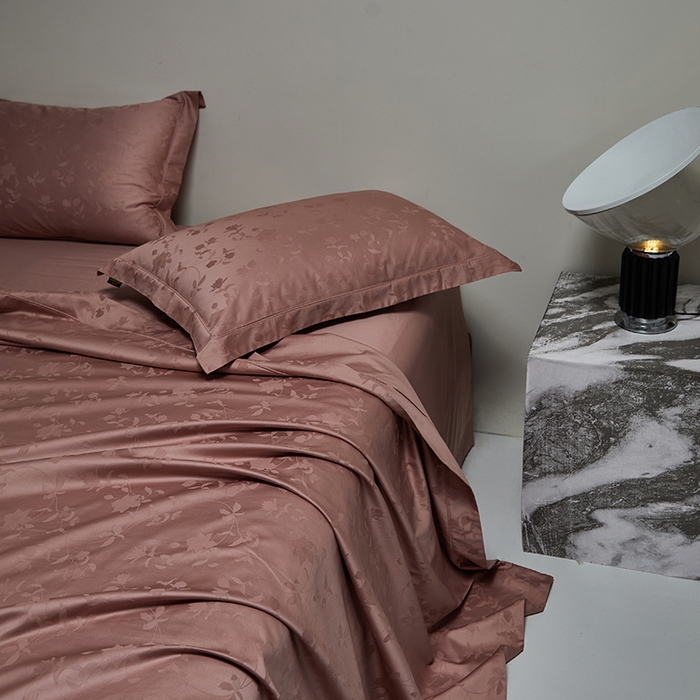 91家纺网 家纺一手货源 找家纺 群鹿蚕丝羽绒馆 2025新款100%全棉高支高密100S花边埋绳四件套-爱丽斯系列 爱丽丝 074相守