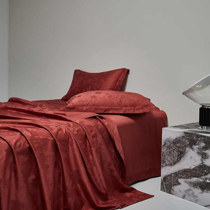 91家纺网 家纺一手货源 找家纺 群鹿蚕丝羽绒馆 2025新款100%全棉高支高密100S花边埋绳四件套-爱丽斯系列 爱丽丝 076倾城