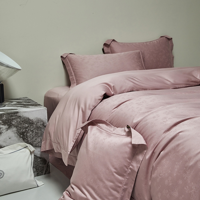 91家纺网 家纺一手货源 找家纺 群鹿蚕丝羽绒馆 2025新款100%全棉高支高密100S花边埋绳四件套-爱丽斯系列 爱丽丝-022青岚