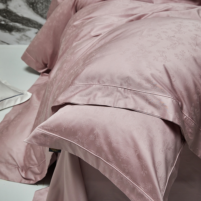 91家纺网 家纺一手货源 找家纺 群鹿蚕丝羽绒馆 2025新款100%全棉高支高密100S花边埋绳四件套-爱丽斯系列 爱丽丝-022青岚