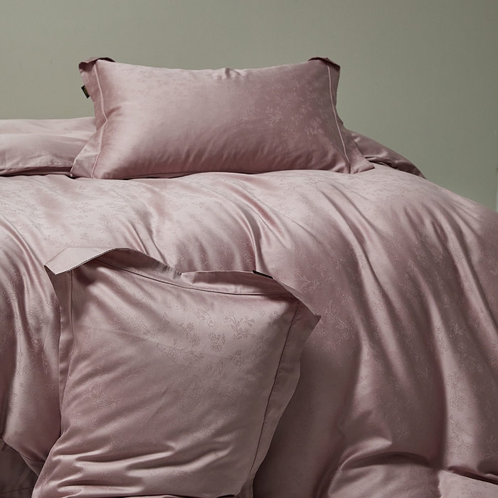 91家纺网 家纺一手货源 找家纺 群鹿蚕丝羽绒馆 2025新款100%全棉高支高密100S花边埋绳四件套-爱丽斯系列 爱丽丝-022青岚