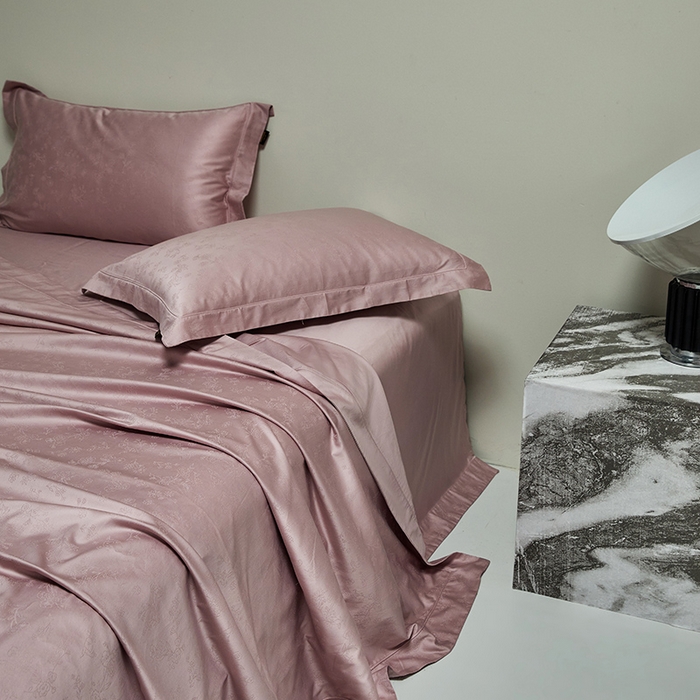 91家纺网 家纺一手货源 找家纺 群鹿蚕丝羽绒馆 2025新款100%全棉高支高密100S花边埋绳四件套-爱丽斯系列 爱丽丝-022青岚