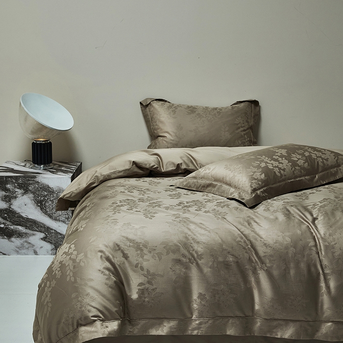 91家纺网 家纺一手货源 找家纺 群鹿蚕丝羽绒馆 2025新款100%全棉高支高密100S花边埋绳四件套-爱丽斯系列 爱丽丝-066洛凡