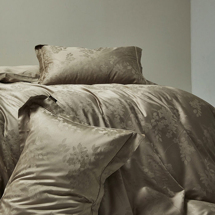 91家纺网 家纺一手货源 找家纺 群鹿蚕丝羽绒馆 2025新款100%全棉高支高密100S花边埋绳四件套-爱丽斯系列 爱丽丝-066洛凡