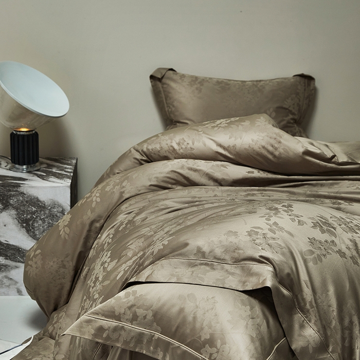 91家纺网 家纺一手货源 找家纺 群鹿蚕丝羽绒馆 2025新款100%全棉高支高密100S花边埋绳四件套-爱丽斯系列 爱丽丝-066洛凡