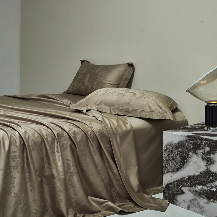 91家纺网 家纺一手货源 找家纺 群鹿蚕丝羽绒馆 2025新款100%全棉高支高密100S花边埋绳四件套-爱丽斯系列 爱丽丝-066洛凡