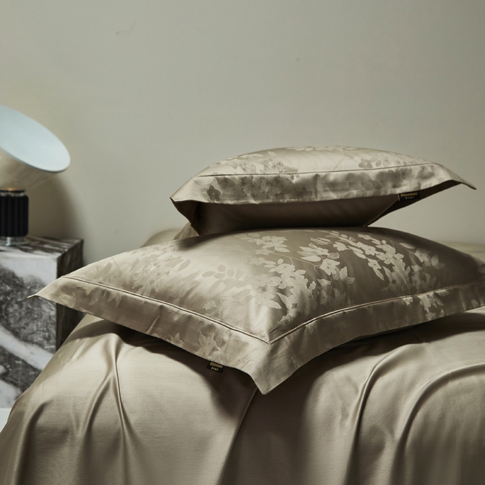 91家纺网 家纺一手货源 找家纺 群鹿蚕丝羽绒馆 2025新款100%全棉高支高密100S花边埋绳四件套-爱丽斯系列 爱丽丝-066洛凡