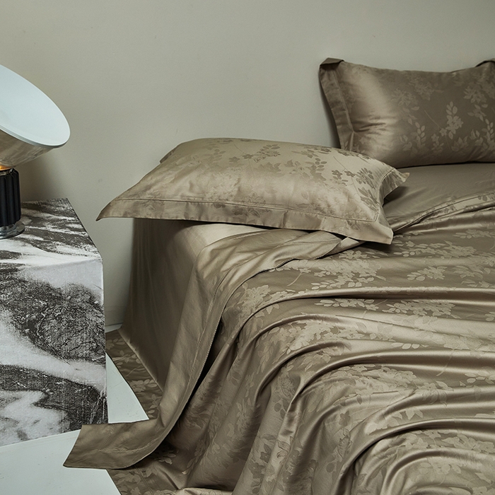 91家纺网 家纺一手货源 找家纺 群鹿蚕丝羽绒馆 2025新款100%全棉高支高密100S花边埋绳四件套-爱丽斯系列 爱丽丝-066洛凡