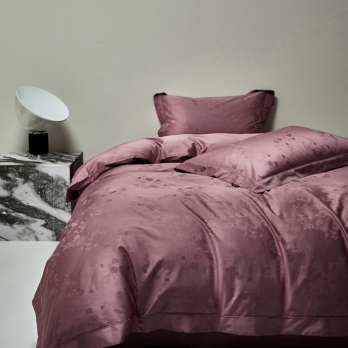 91家纺网 家纺一手货源 找家纺 群鹿蚕丝羽绒馆 2025新款100%全棉高支高密100S花边埋绳四件套-爱丽斯系列 爱丽丝-072轻舞