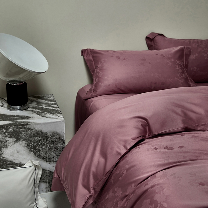 91家纺网 家纺一手货源 找家纺 群鹿蚕丝羽绒馆 2025新款100%全棉高支高密100S花边埋绳四件套-爱丽斯系列 爱丽丝-072轻舞