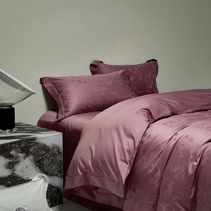 91家纺网 家纺一手货源 找家纺 群鹿蚕丝羽绒馆 2025新款100%全棉高支高密100S花边埋绳四件套-爱丽斯系列 爱丽丝-072轻舞