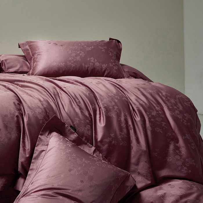 91家纺网 家纺一手货源 找家纺 群鹿蚕丝羽绒馆 2025新款100%全棉高支高密100S花边埋绳四件套-爱丽斯系列 爱丽丝-072轻舞