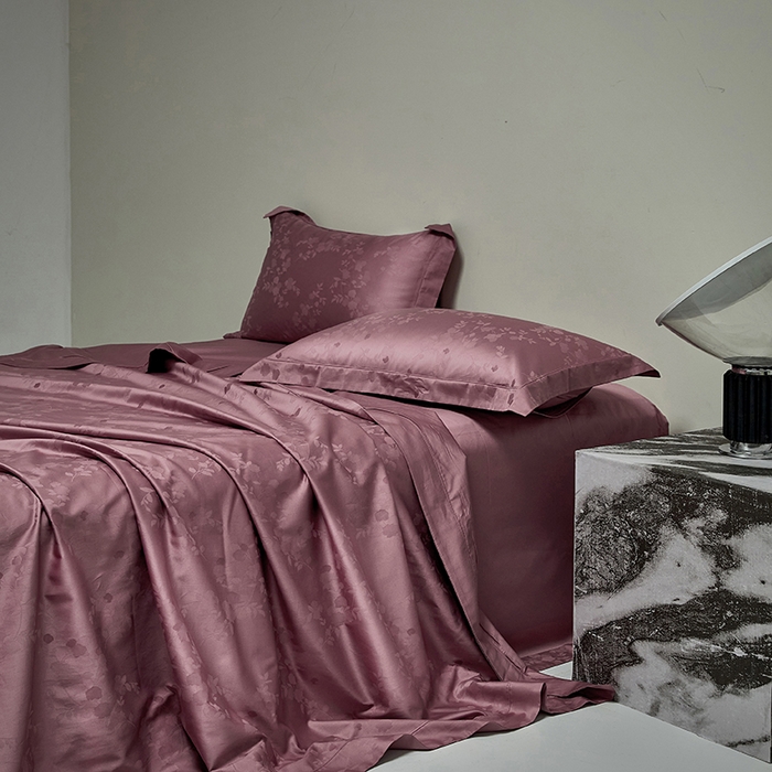 91家纺网 家纺一手货源 找家纺 群鹿蚕丝羽绒馆 2025新款100%全棉高支高密100S花边埋绳四件套-爱丽斯系列 爱丽丝-072轻舞