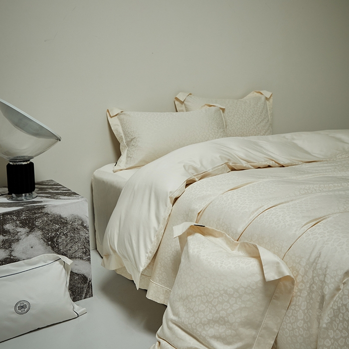 91家纺网 家纺一手货源 找家纺 群鹿蚕丝羽绒馆 2025新款100%全棉高支高密100S花边埋绳四件套-爱丽斯系列 爱丽丝-狂野034