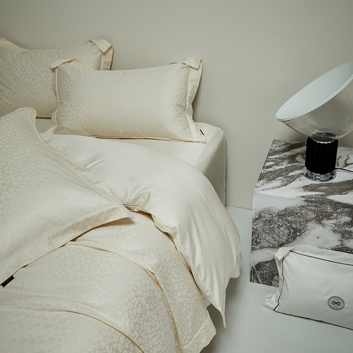 91家纺网 家纺一手货源 找家纺 群鹿蚕丝羽绒馆 2025新款100%全棉高支高密100S花边埋绳四件套-爱丽斯系列 爱丽丝-狂野034