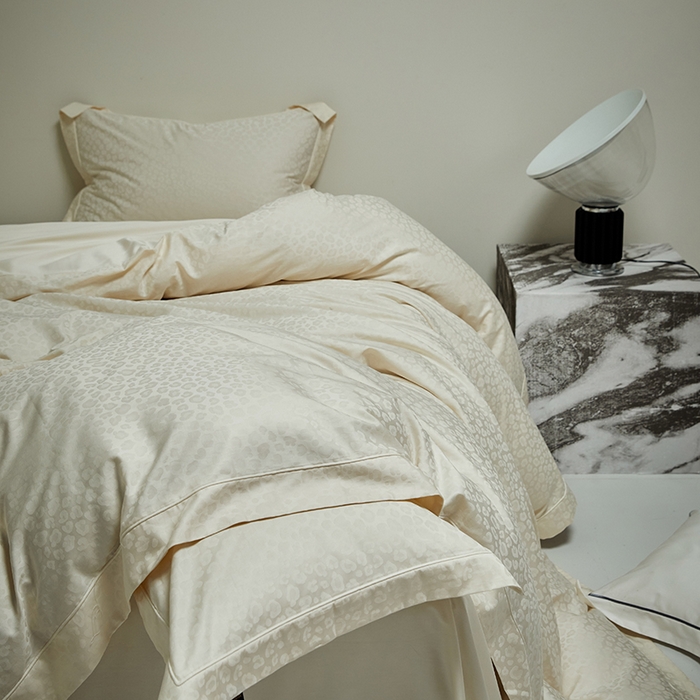 91家纺网 家纺一手货源 找家纺 群鹿蚕丝羽绒馆 2025新款100%全棉高支高密100S花边埋绳四件套-爱丽斯系列 爱丽丝-狂野034