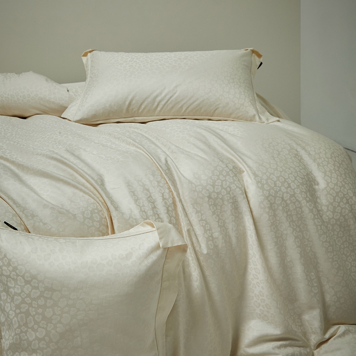 91家纺网 家纺一手货源 找家纺 群鹿蚕丝羽绒馆 2025新款100%全棉高支高密100S花边埋绳四件套-爱丽斯系列 爱丽丝-狂野034