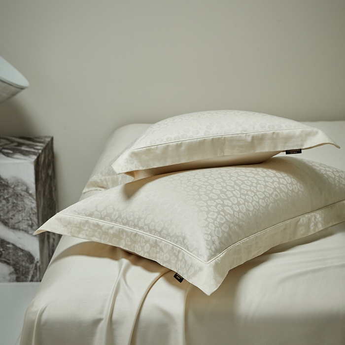 91家纺网 家纺一手货源 找家纺 群鹿蚕丝羽绒馆 2025新款100%全棉高支高密100S花边埋绳四件套-爱丽斯系列 爱丽丝-狂野034