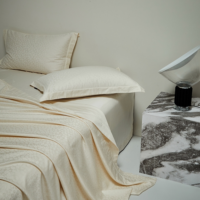 91家纺网 家纺一手货源 找家纺 群鹿蚕丝羽绒馆 2025新款100%全棉高支高密100S花边埋绳四件套-爱丽斯系列 爱丽丝-狂野034