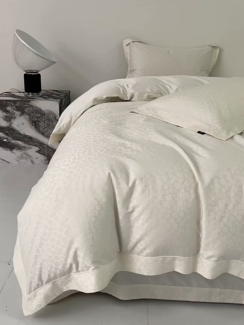 91家纺网 家纺一手货源 找家纺 群鹿蚕丝羽绒馆 2025新款100%全棉高支高密100S花边埋绳四件套-爱丽斯系列 爱丽丝-狂野034