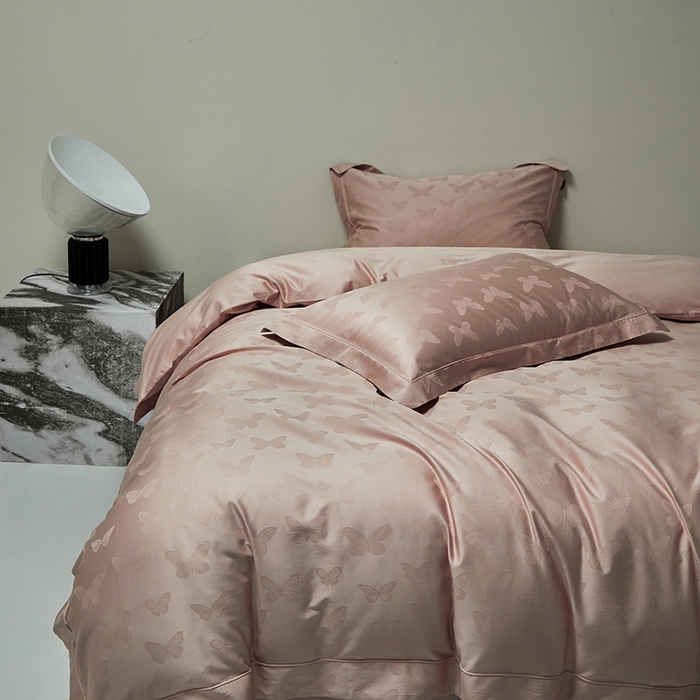 91家纺网 家纺一手货源 找家纺 群鹿蚕丝羽绒馆 2025新款100%全棉高支高密100S花边埋绳四件套-爱丽斯系列 爱丽丝-梦之境019