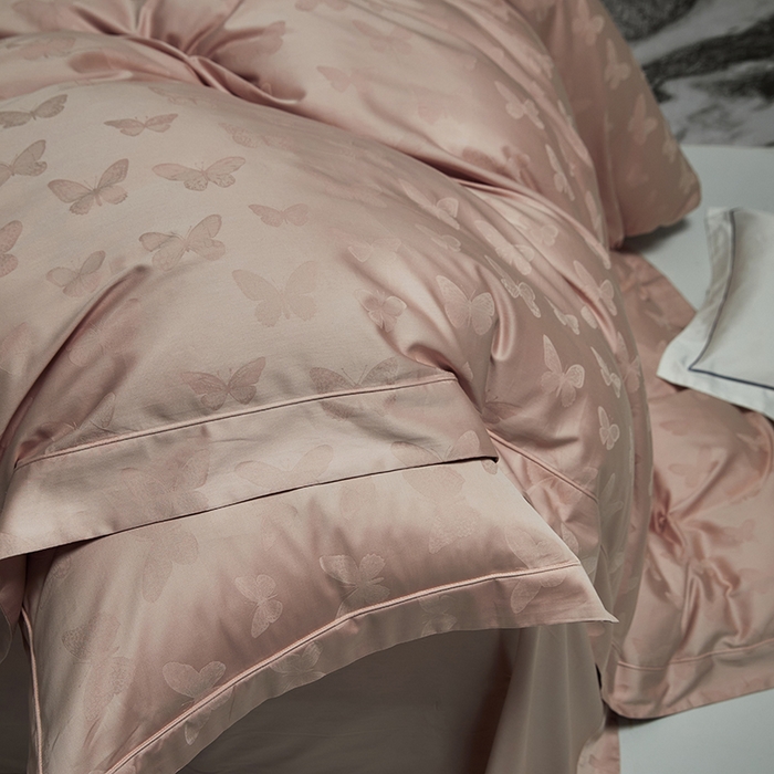 91家纺网 家纺一手货源 找家纺 群鹿蚕丝羽绒馆 2025新款100%全棉高支高密100S花边埋绳四件套-爱丽斯系列 爱丽丝-梦之境019