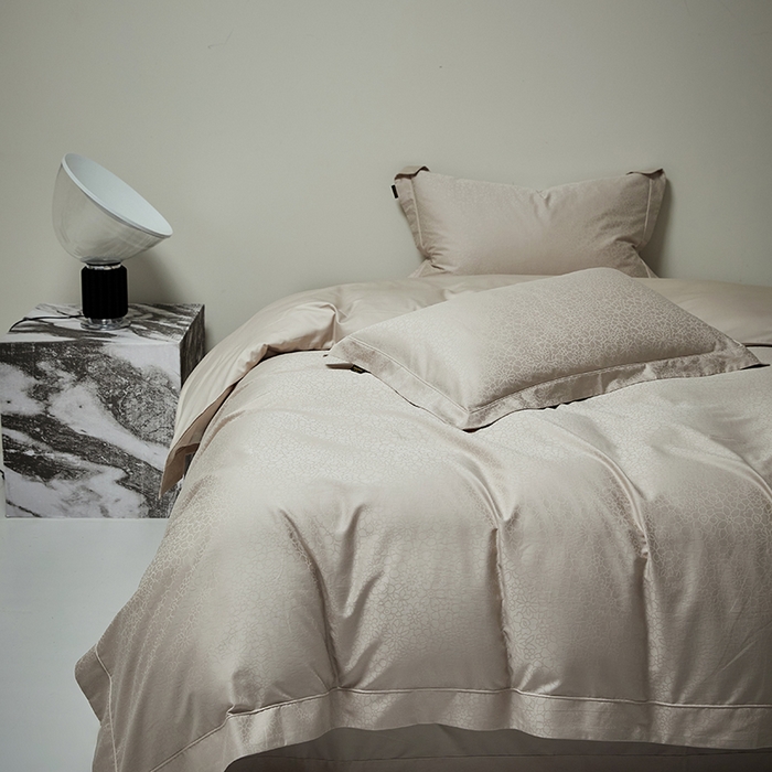 91家纺网 家纺一手货源 找家纺 群鹿蚕丝羽绒馆 2025新款100%全棉高支高密100S花边埋绳四件套-爱丽斯系列 爱丽丝-清薇055