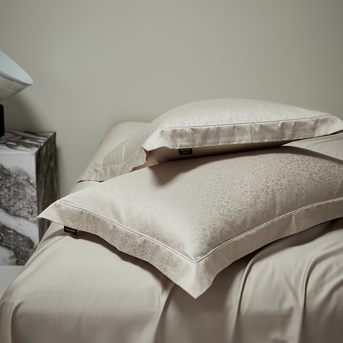 91家纺网 家纺一手货源 找家纺 群鹿蚕丝羽绒馆 2025新款100%全棉高支高密100S花边埋绳四件套-爱丽斯系列 爱丽丝-清薇055