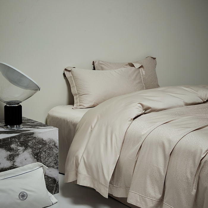 91家纺网 家纺一手货源 找家纺 群鹿蚕丝羽绒馆 2025新款100%全棉高支高密100S花边埋绳四件套-爱丽斯系列 爱丽丝-清薇055