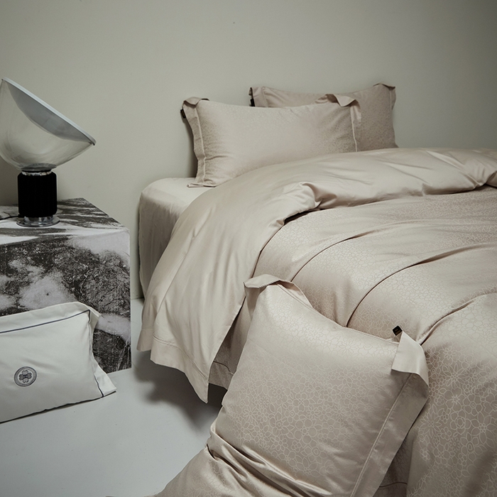 91家纺网 家纺一手货源 找家纺 群鹿蚕丝羽绒馆 2025新款100%全棉高支高密100S花边埋绳四件套-爱丽斯系列 爱丽丝-清薇055