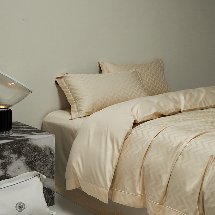 91家纺网 家纺一手货源 找家纺 群鹿蚕丝羽绒馆 2025新款100%全棉高支高密100S花边埋绳四件套-爱丽斯系列 爱丽丝-温妮莎035