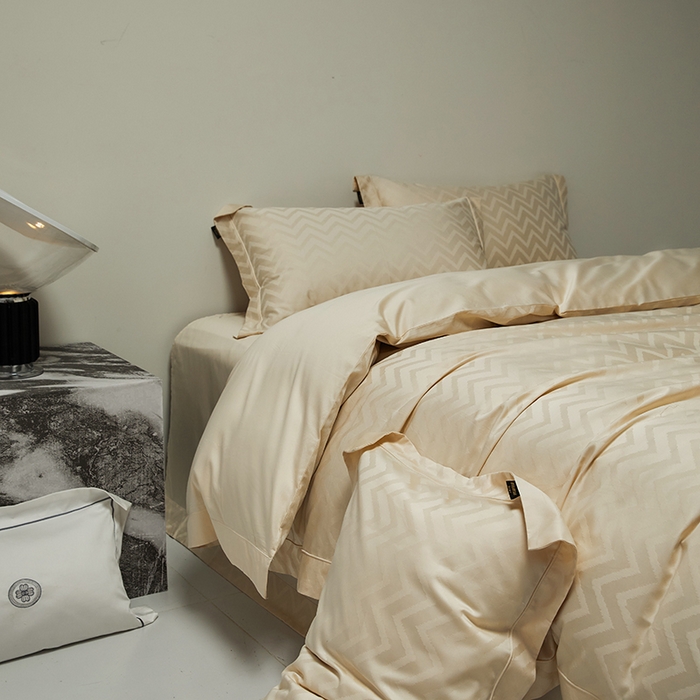 91家纺网 家纺一手货源 找家纺 群鹿蚕丝羽绒馆 2025新款100%全棉高支高密100S花边埋绳四件套-爱丽斯系列 爱丽丝-温妮莎035