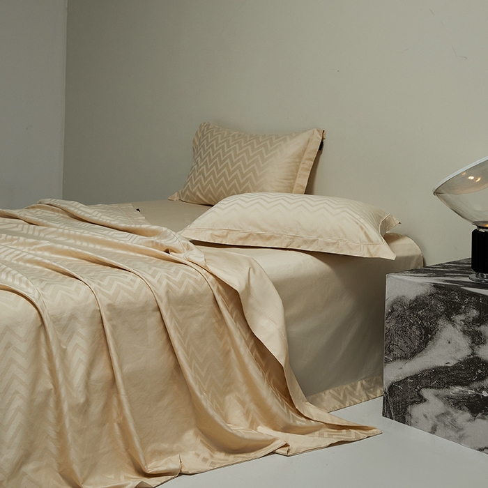 91家纺网 家纺一手货源 找家纺 群鹿蚕丝羽绒馆 2025新款100%全棉高支高密100S花边埋绳四件套-爱丽斯系列 爱丽丝-温妮莎035