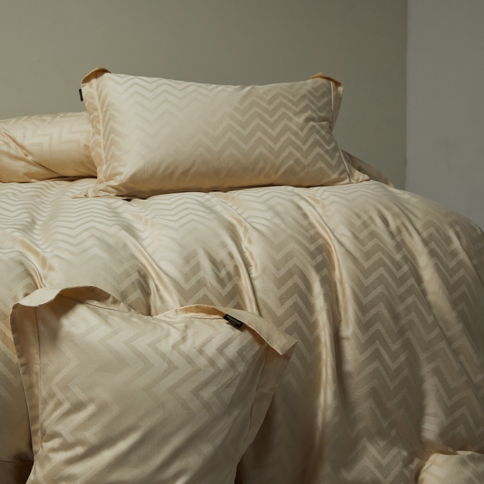 91家纺网 家纺一手货源 找家纺 群鹿蚕丝羽绒馆 2025新款100%全棉高支高密100S花边埋绳四件套-爱丽斯系列 爱丽丝-温妮莎035