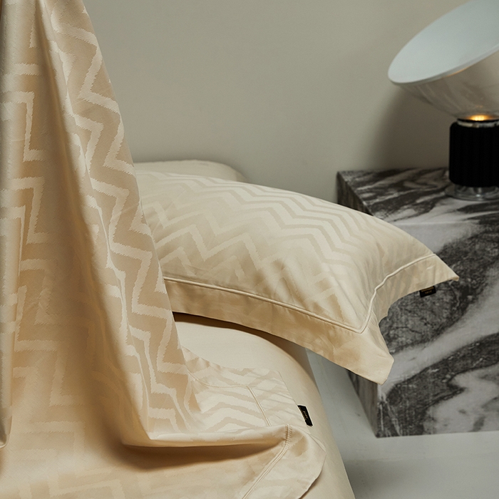 91家纺网 家纺一手货源 找家纺 群鹿蚕丝羽绒馆 2025新款100%全棉高支高密100S花边埋绳四件套-爱丽斯系列 爱丽丝-温妮莎035