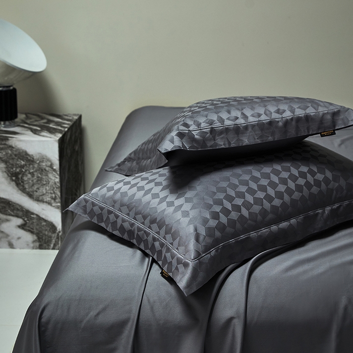 91家纺网 家纺一手货源 找家纺 群鹿蚕丝羽绒馆 2025新款100%全棉高支高密100S花边埋绳四件套-爱丽斯系列 爱丽丝-雾都伦敦029